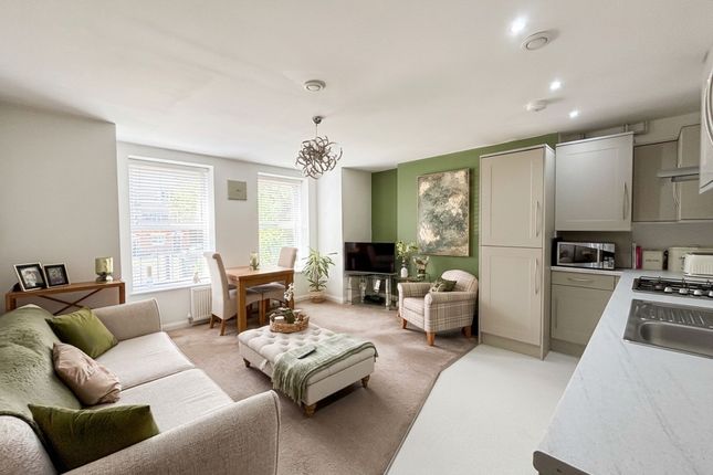 Apt 3, Oaklands Lodge, Manchester photo 2