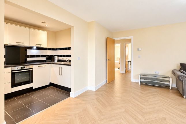 34 Charcot Road, London photo 2