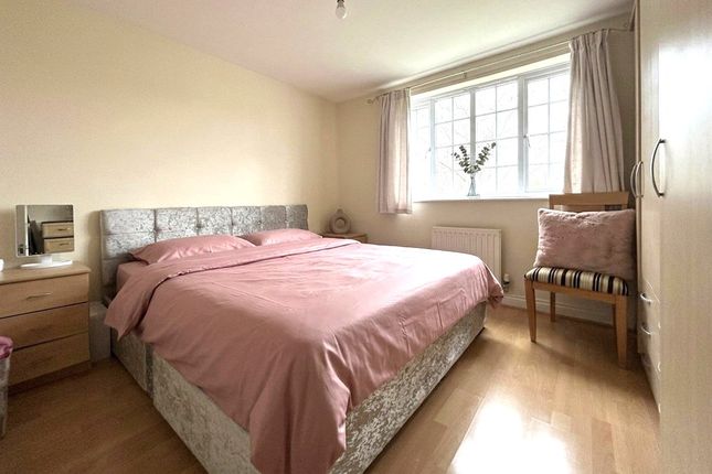 8, Foundry Close, Hampshire photo 4