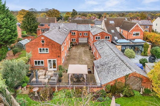 Flat The Old Stable Yard, 4, Peveril Road, Lutterworth photo 2