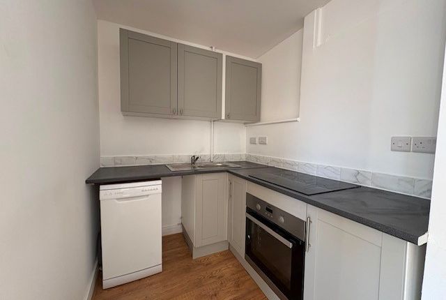 Flat 4, Eastbourne photo 3