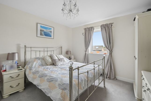 10 Guild Close, Witney photo 4
