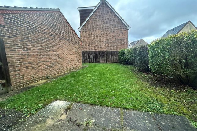 Detached house to rent in Woodland Walk, Aldershot
