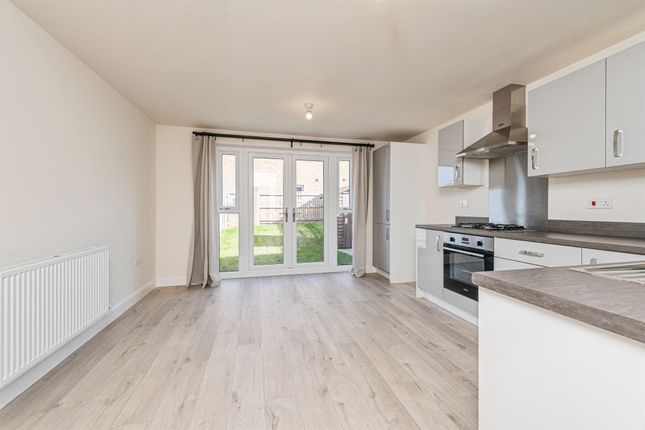 32, Windsor Road, Dewsbury photo 3