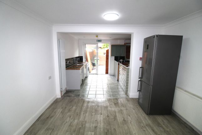 Parkfield Avenue, Uxbridge photo 2