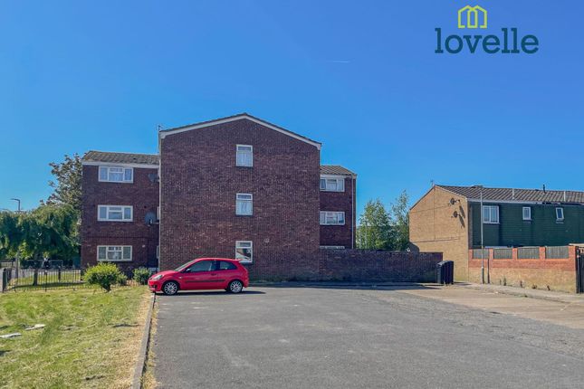26 Pinewood Crescent, Grimsby photo 2