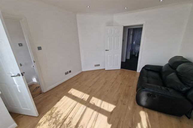 Greenmoor Road, Enfield photo 2