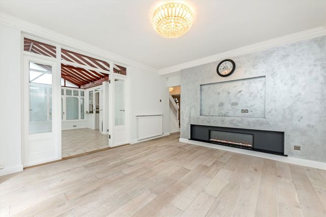 28, Ormond Crescent, Hampton photo 3