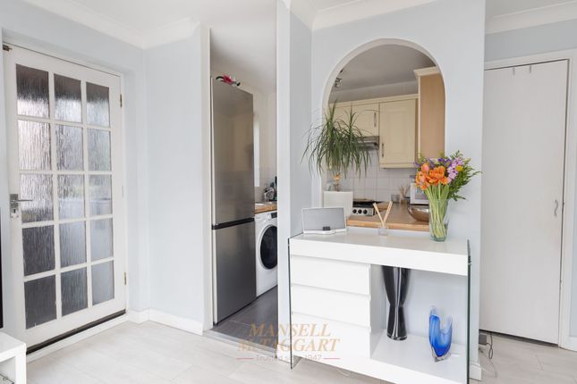 17 Leybourne Close, Crawley photo 4