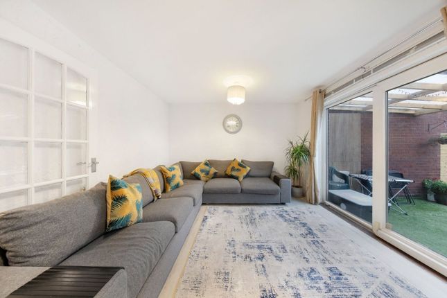 35, Bedser Drive, Greenford photo 3