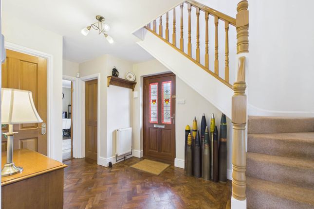 16, Bushmead Road, Aylesbury photo 4