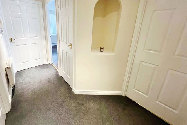 45, Lentworth Court, Merseyside photo 2