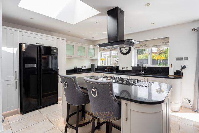 9 Quebec Close, Horley photo 3