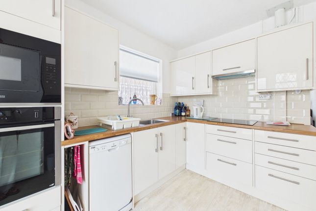 40, Harwood Avenue, Worthing photo 4