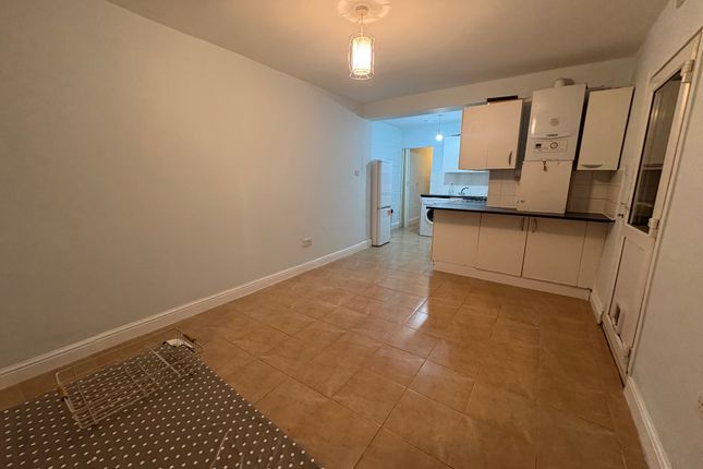 13, Gathorne Road, London photo 2