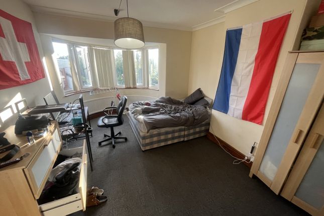 Buckingham Grove, Hyde Park photo 5
