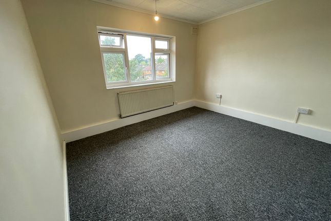 6, Shakespeare Square, Hainault photo 4