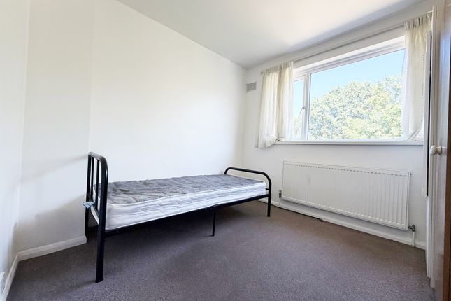 11a, Blythe Close, London photo 2
