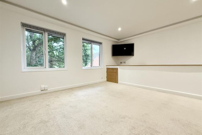77, Woodrush Crescent, Southampton photo 5