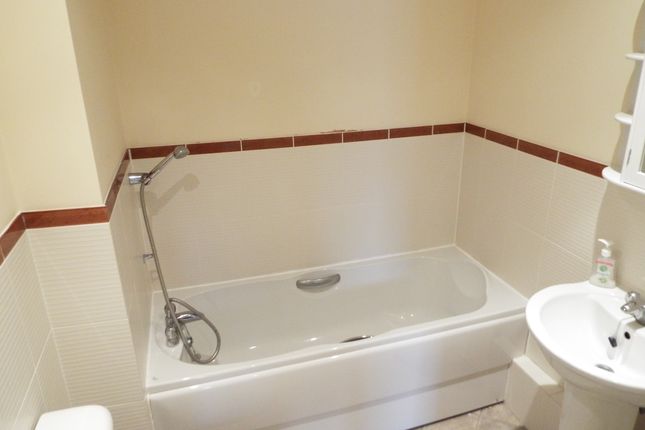 Apt 49, Lincoln photo 4