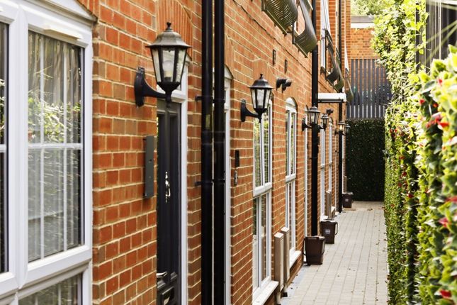 8, Nursery Avenue, London photo 4