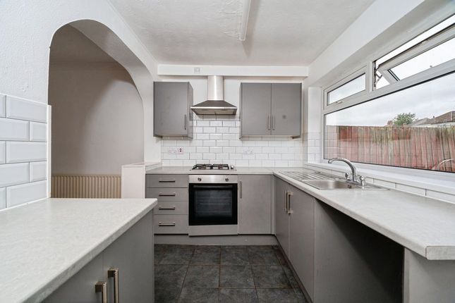 8, Allenby Avenue, Grimsby photo 3
