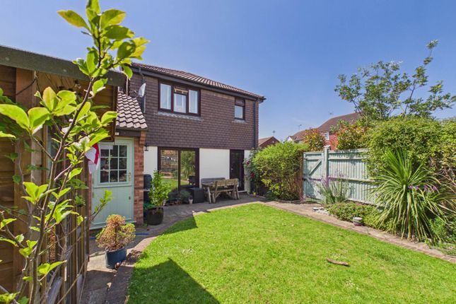 79, Camelot Close, Horsham photo 2