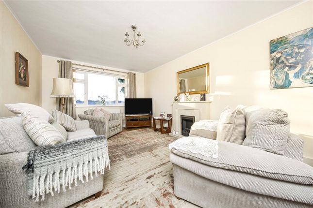 Flat for sale in Windsor Avenue, New Malden