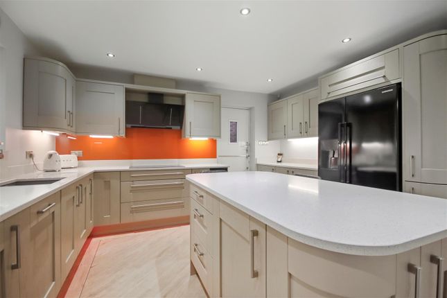 8, Glebe Gardens, Chesterfield photo 3