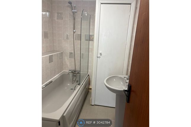 Flat B, High Street, Bognor Regis photo 2