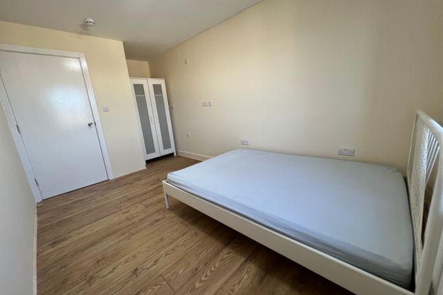 Thumbnail Room to rent in Athelstan Road, Romford