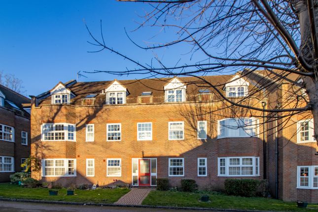 Flat to rent in York Mews, Alton, Hampshire