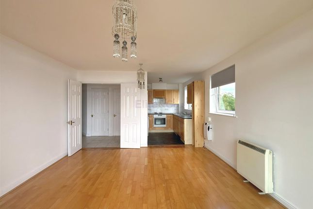 277, Fishguard Way, London photo 4