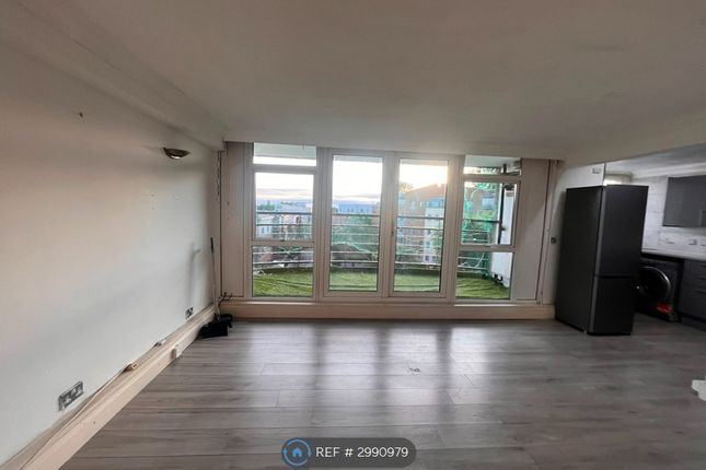 Flat, Greenwich Heights Master Gunner Place, London photo 2