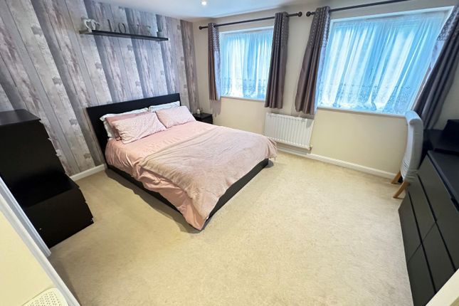 Town house for sale in Limestone Grove, Houghton Regis, Dunstable