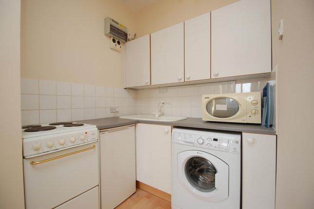 Studio to rent in 87 Warley Hill, Warley