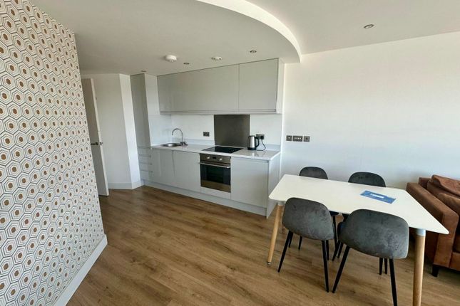 Apt 2702, Leeds photo 2