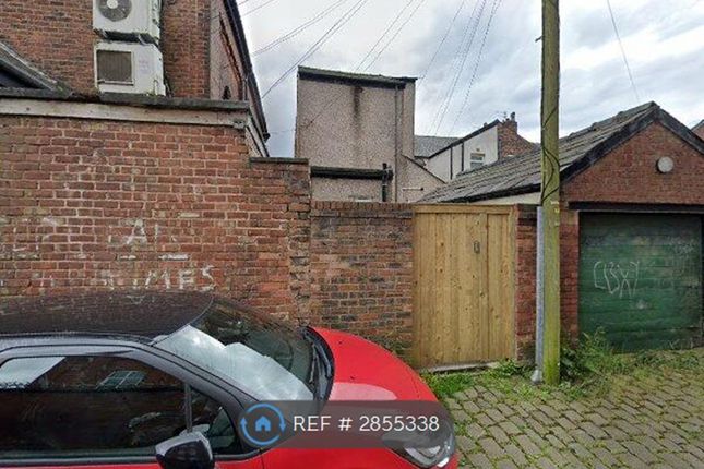 Flat, Station Road Pendlebury, Manchester photo 3