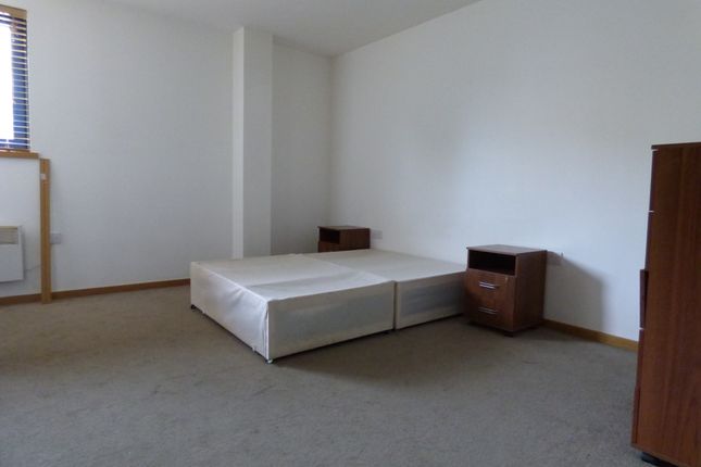 Flat 3, The Quadrant, Swindon photo 4