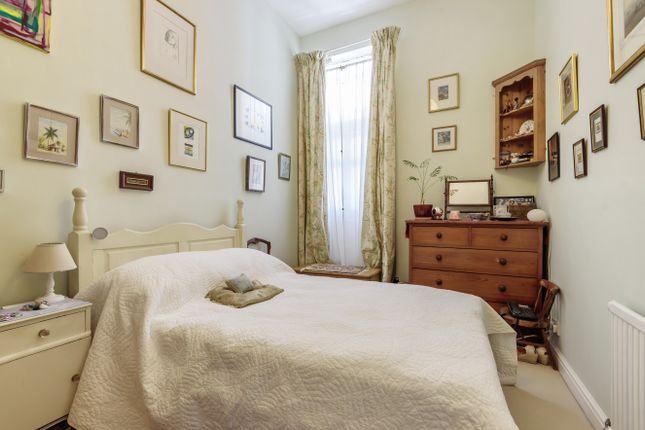 Flat for sale in Eardley Crescent, London