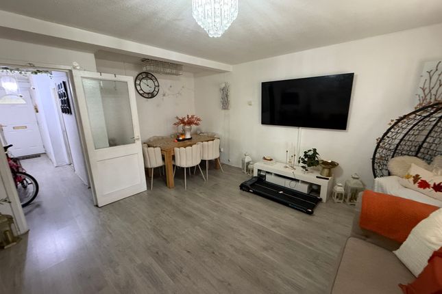 7, Grantham Road, London photo 3