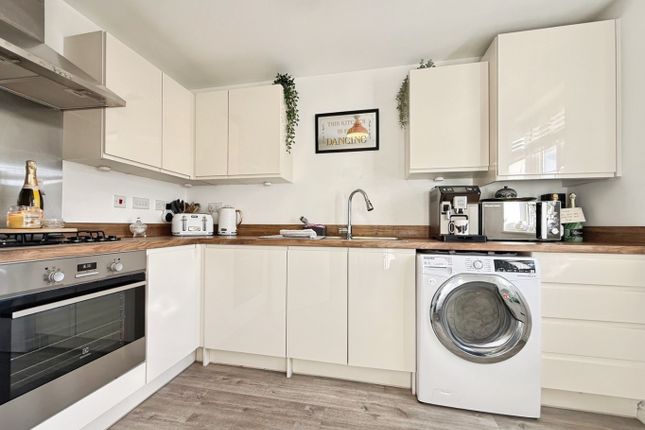 80 Iscoed, Llanelli, Carmarthenshire photo 4