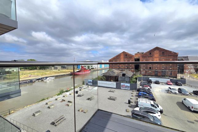 332, Provender, Gloucester Docks photo 3