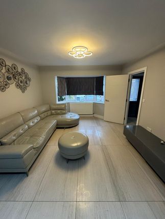 5, Willingale Close, Woodford Green photo 4
