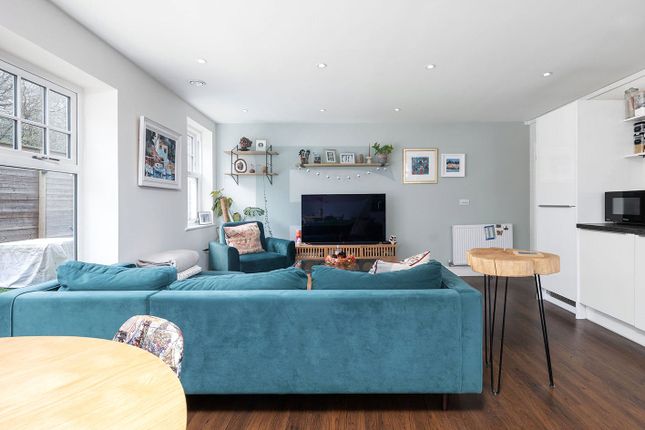 Flat 1,,, Chamberlain Court, Mill Hill photo 4