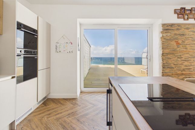 First Floor Flat, 12A Cliff Road, Newquay photo 3