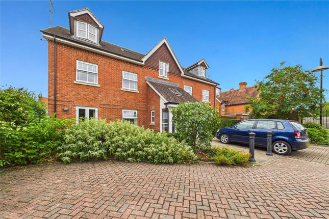 1-bed flat on 5, Peel Court, Pangbourne, £260,000