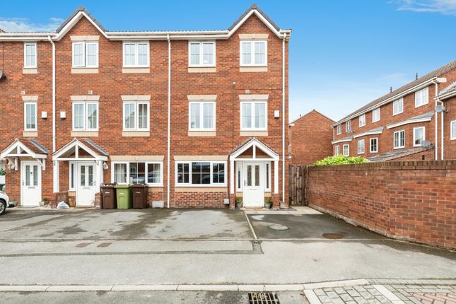 Town house for sale in Sunnydale Gardens, Ossett