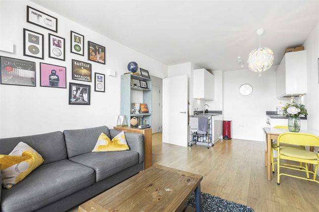 Flat 45, 47, Gainsford Road, London photo 3