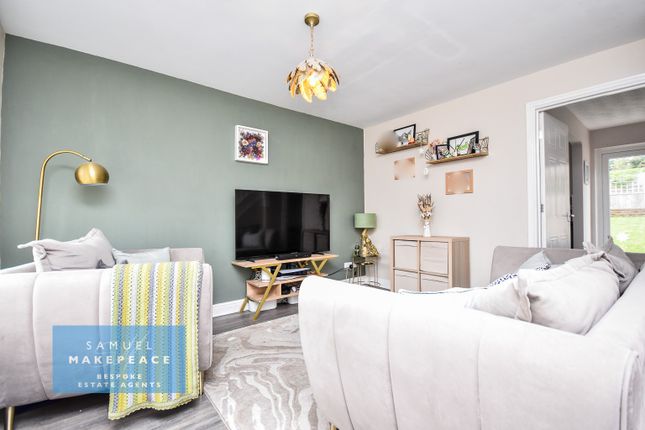 8 Batkin Close, Chell Heath, Stoke-on-Trent photo 3